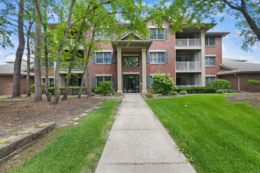 1632 White Oak CIR #2b, Munster, IN 46321