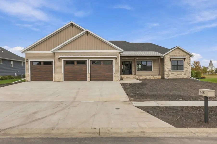 1555 72nd AVE S, Fargo, ND 58104