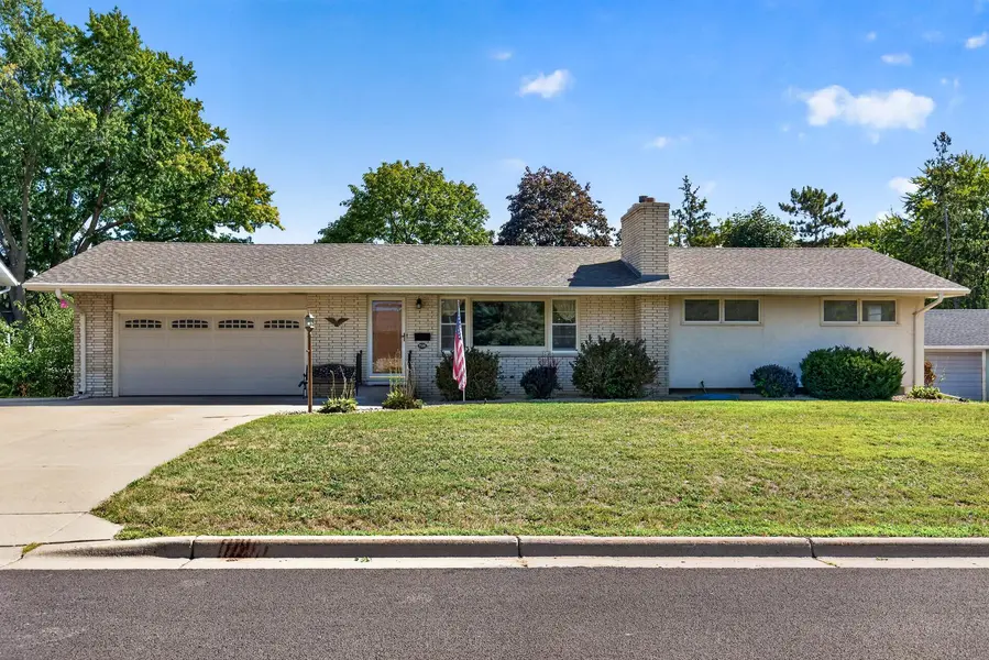 7538 Carmen AVE, Inver Grove Heights, MN 55076