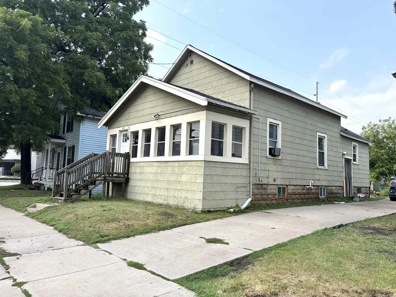 504 CEAPE AVE, Oshkosh, WI 54901-5209