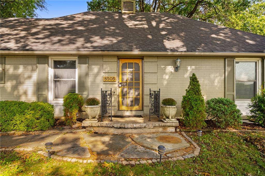8505 Ward Pkwy, Kansas City, MO 64114