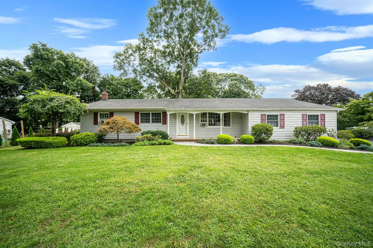24 Spruce ST, Smithtown, NY 11787
