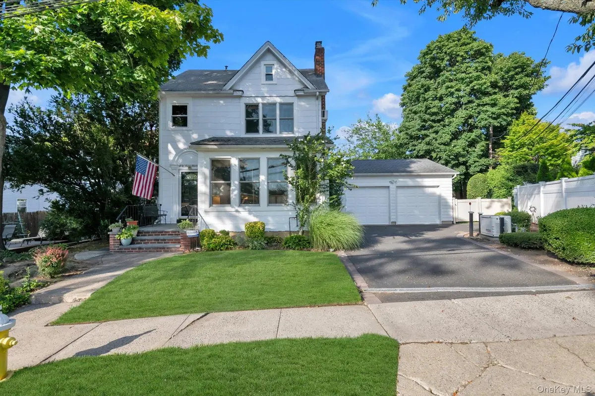 47-11 Belmont RD, Great Neck, NY 11020