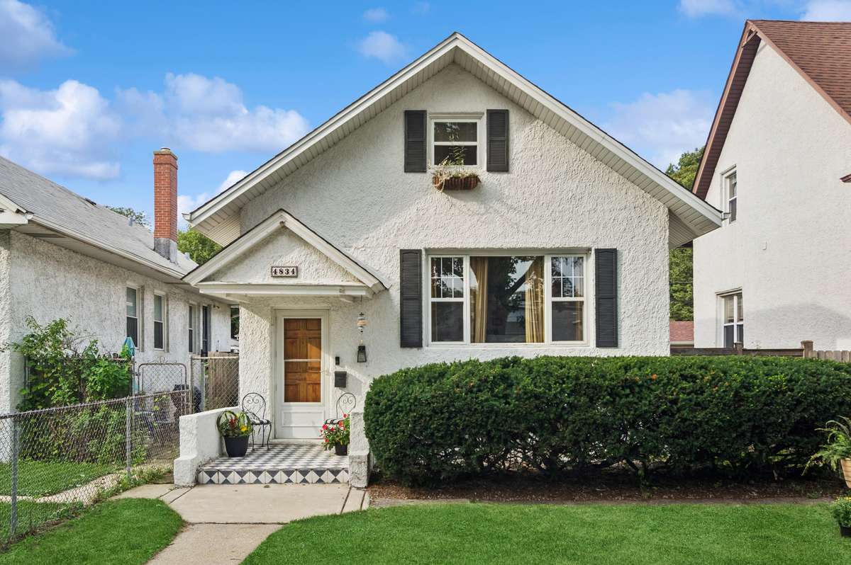 4834 W Cullom AVE, Chicago, IL 60641