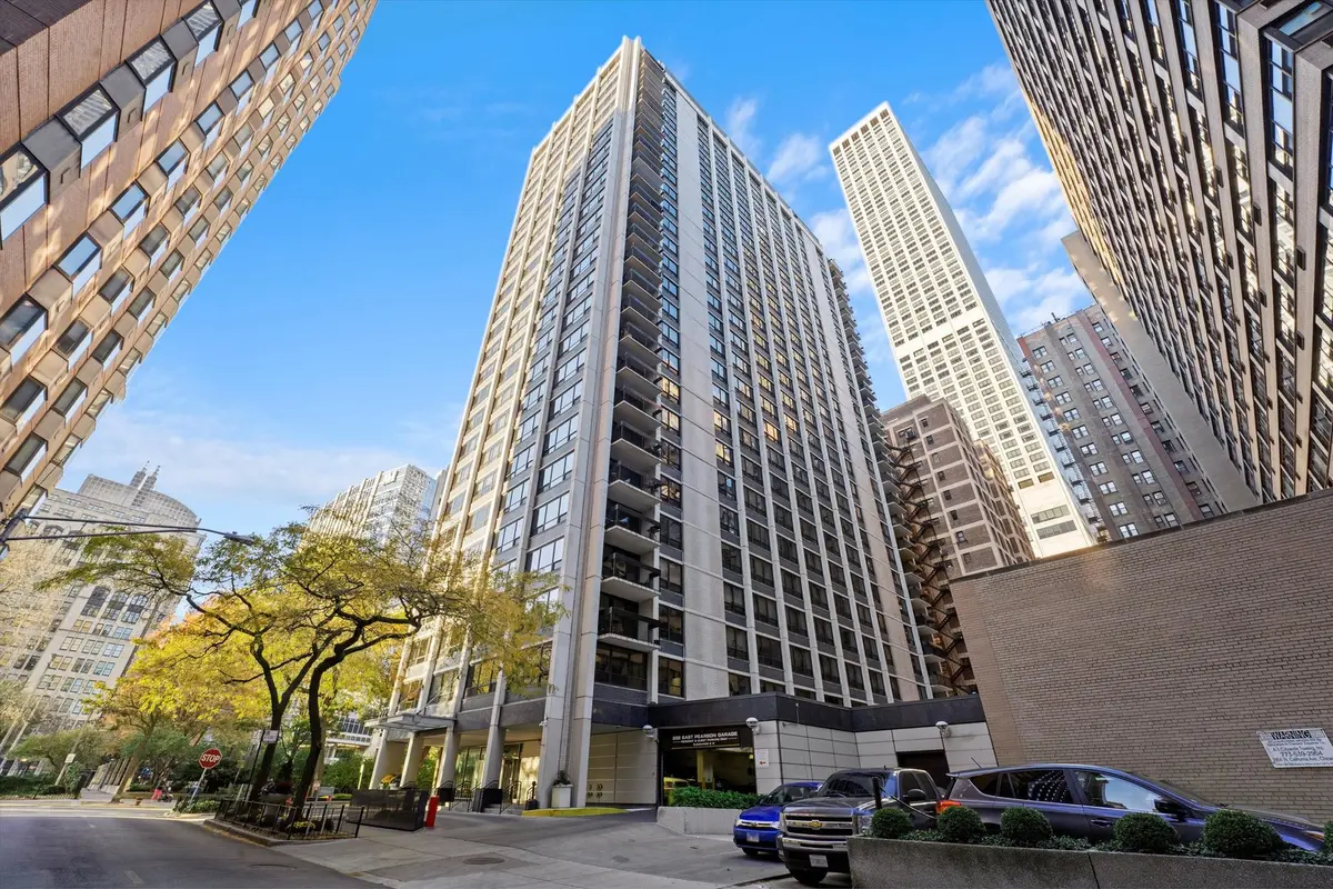 222 E PEARSON ST #2002, Chicago, IL 60611