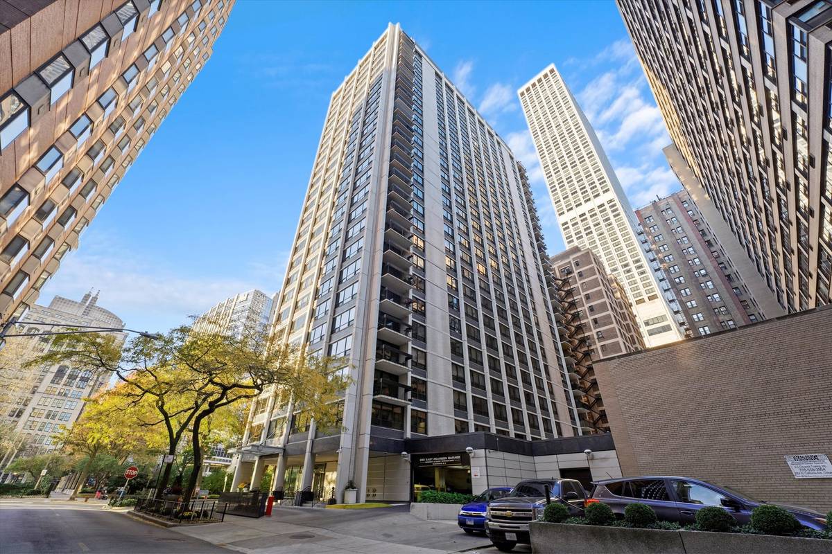 222 E PEARSON ST #2002, Chicago, IL 60611