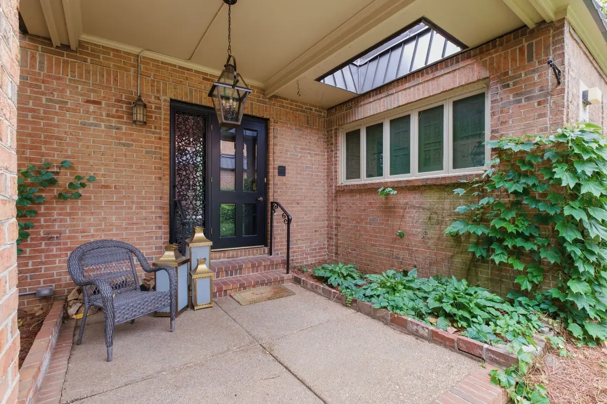 690 Timber Ln, Nashville, TN 37215