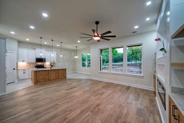 150 Waimanalo LN, Bastrop, TX 78602