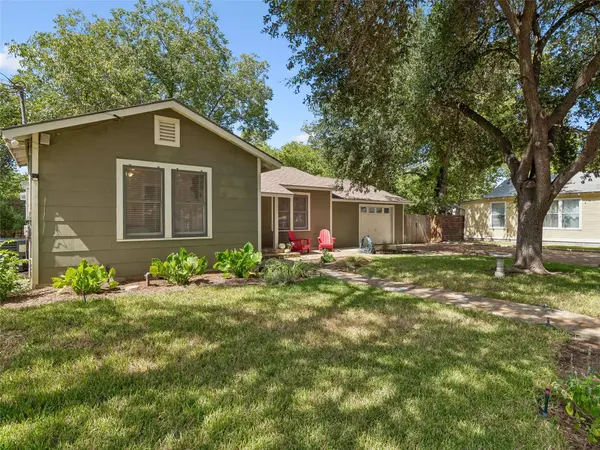351 E North ST, New Braunfels, TX 78130