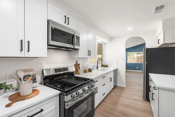 7204 Towering Oaks DR, Austin, TX 78745