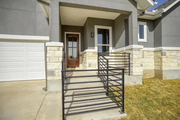 146 Waimanalo LN, Bastrop, TX 78602