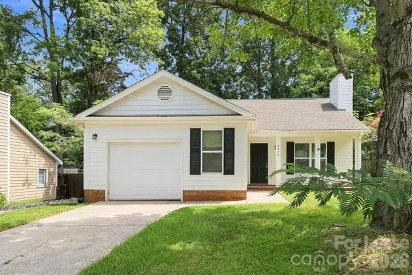 8419 Milton Morris DR, Charlotte, NC 28227