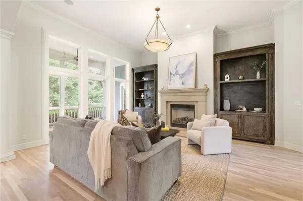5272 W 150th TER, Leawood, KS 66224