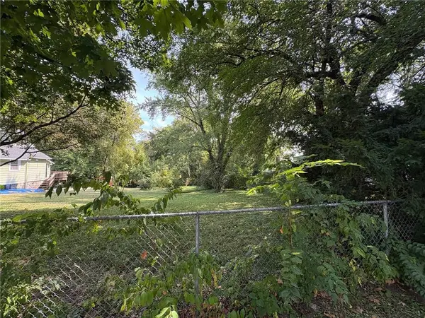 6127 - 6129 Tracy AVE, Kansas City, MO 64110