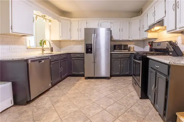 7701 Newton ST, Overland Park, KS 66204