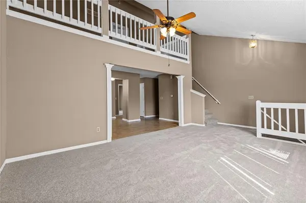 1414 E Mart-Way CIR #B, Olathe, KS 66061