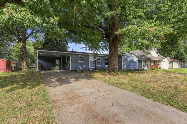 203 N Connor ST, Odessa, MO 64076