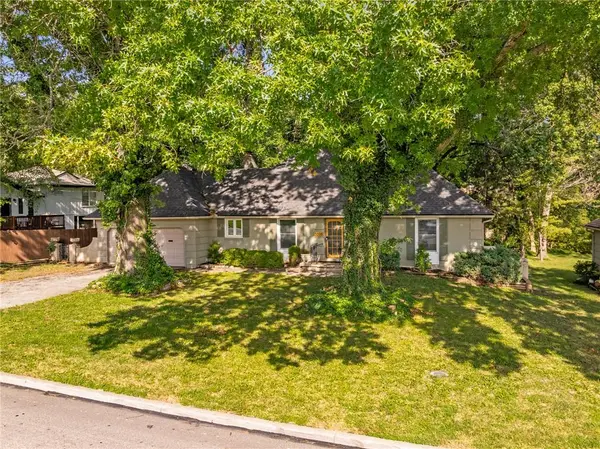 8505 Ward Pkwy, Kansas City, MO 64114