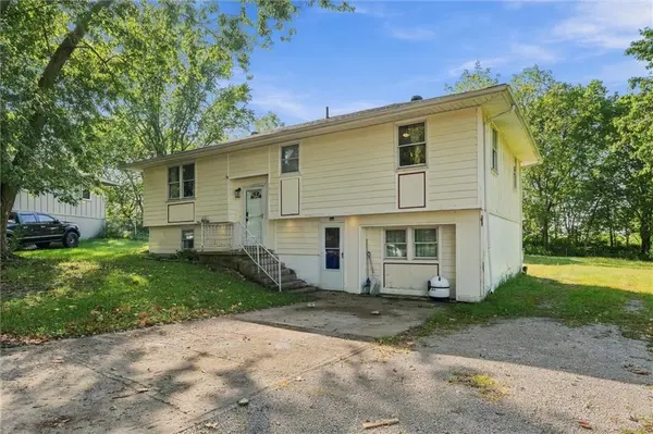 153 Cardinal CIR, Lawson, MO 64062