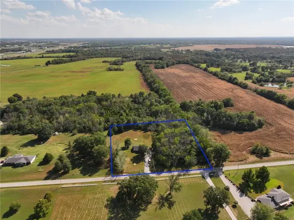 15562 E Kaw Rapids RD, Nevada, MO 64772