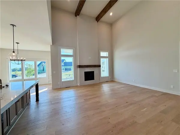 17621 Carter ST, Overland Park, KS 66221
