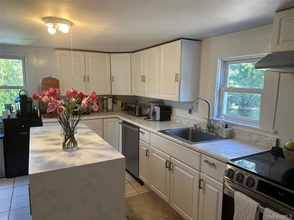 970 E Main ST, Riverhead, NY 11901