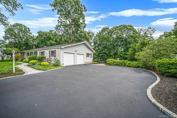 24 Spruce ST, Smithtown, NY 11787