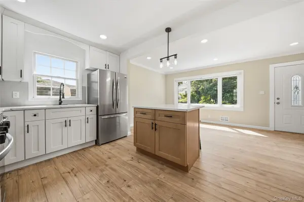 21 Independence AVE, Babylon, NY 11702