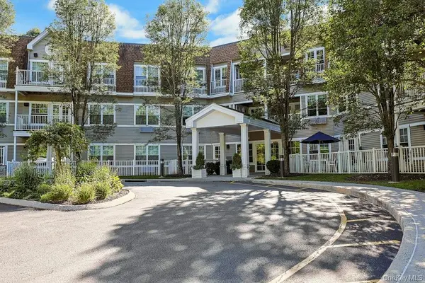 207 Sutton DR #207, Mount Kisco, NY 10549