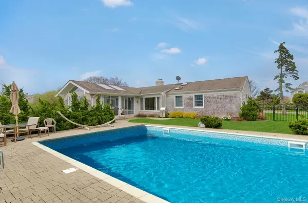 62 Bayfield LN, Westhampton Beach, NY 11978