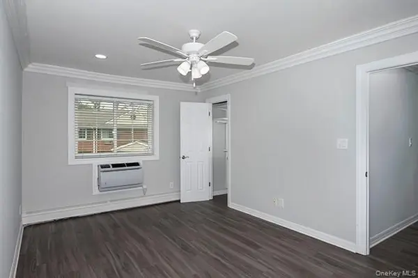 10 Joyner PL #1001A, Coram, NY 11727