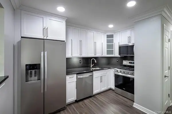 10 Joyner PL #1001A, Coram, NY 11727