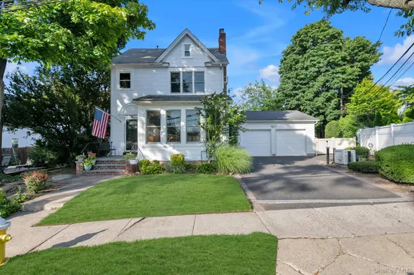 47-11 Belmont RD, Great Neck, NY 11020