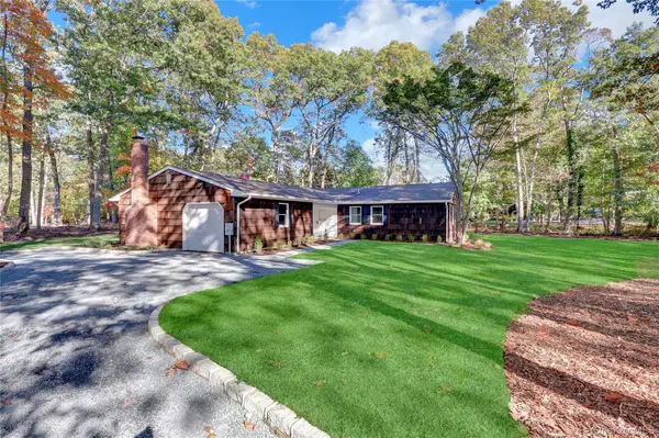 7 Canterbury CT, East Setauket, NY 11733