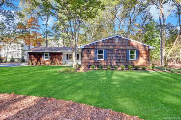 7 Canterbury CT, East Setauket, NY 11733
