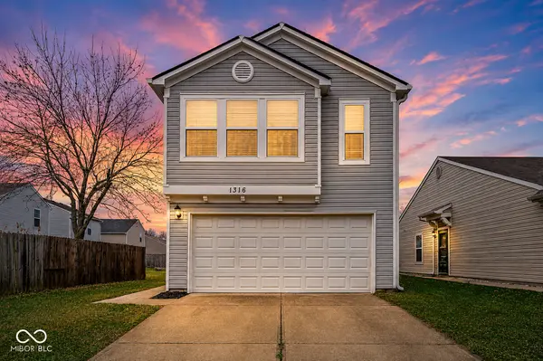 1316 Freemont LN, Greenwood, IN 46143