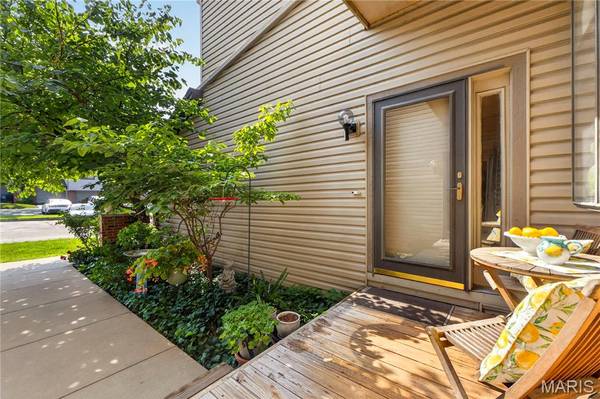 1706 Thorny Briar DR, Creve Coeur, MO 63146