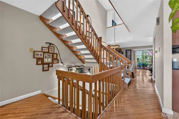 1706 Thorny Briar DR, Creve Coeur, MO 63146