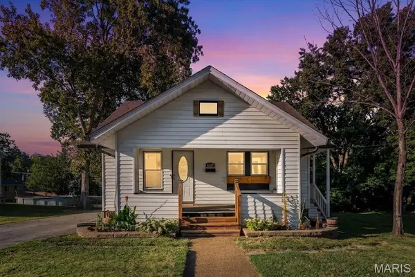 8627 Argyle AVE, St Louis, MO 63114