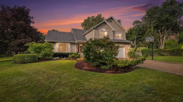 7810 Regency Grove DR, Darien, IL 60561