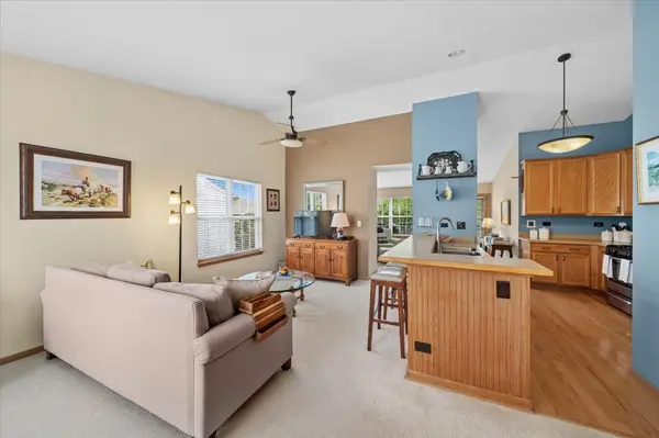 2416 Golf Ridge CIR #2416, Naperville, IL 60563