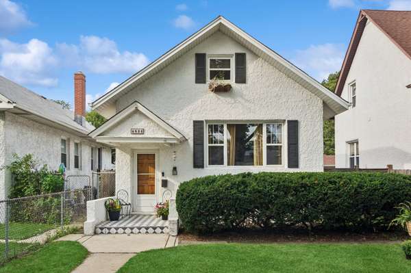 4834 W Cullom AVE, Chicago, IL 60641