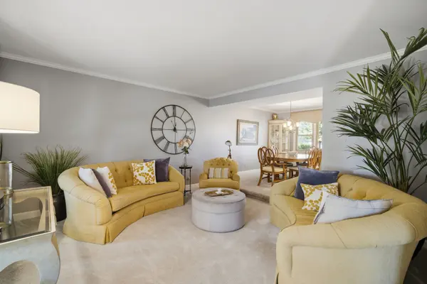 1410 E Eton DR, Arlington Heights, IL 60004