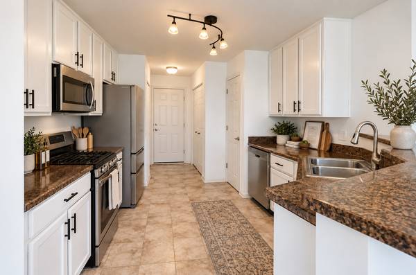 617 GRAND CANYON CIR, Crystal Lake, IL 60014