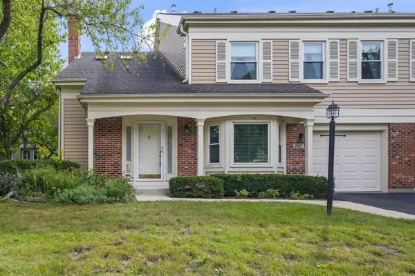 2017 N Charter Point DR, Arlington Heights, IL 60004