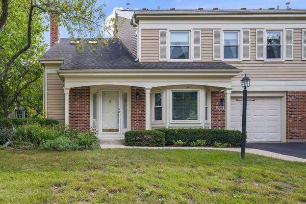 2017 N Charter Point DR, Arlington Heights, IL 60004