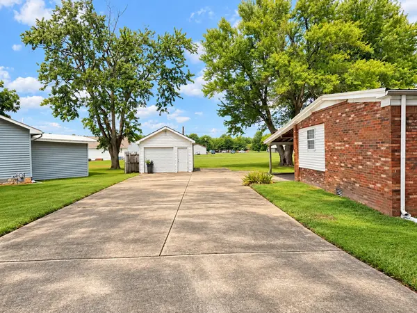 1111 E 7th ST, Metropolis, IL 62960