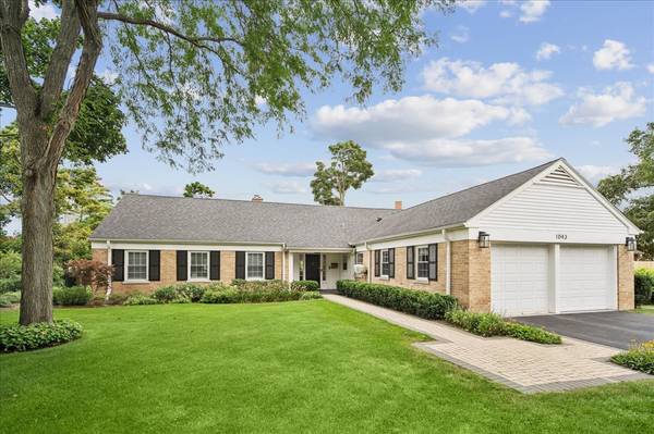 1043 Old Elm LN, Glencoe, IL 60022