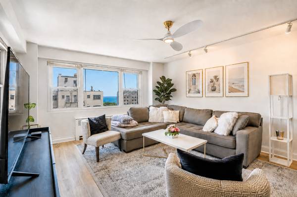 2909 N Sheridan RD #1702, Chicago, IL 60657