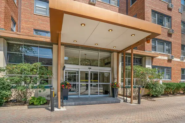 2909 N Sheridan RD #1702, Chicago, IL 60657